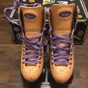 Moxi Beach Bunny Roller Skates with extra wheels and safety pads - Size 9